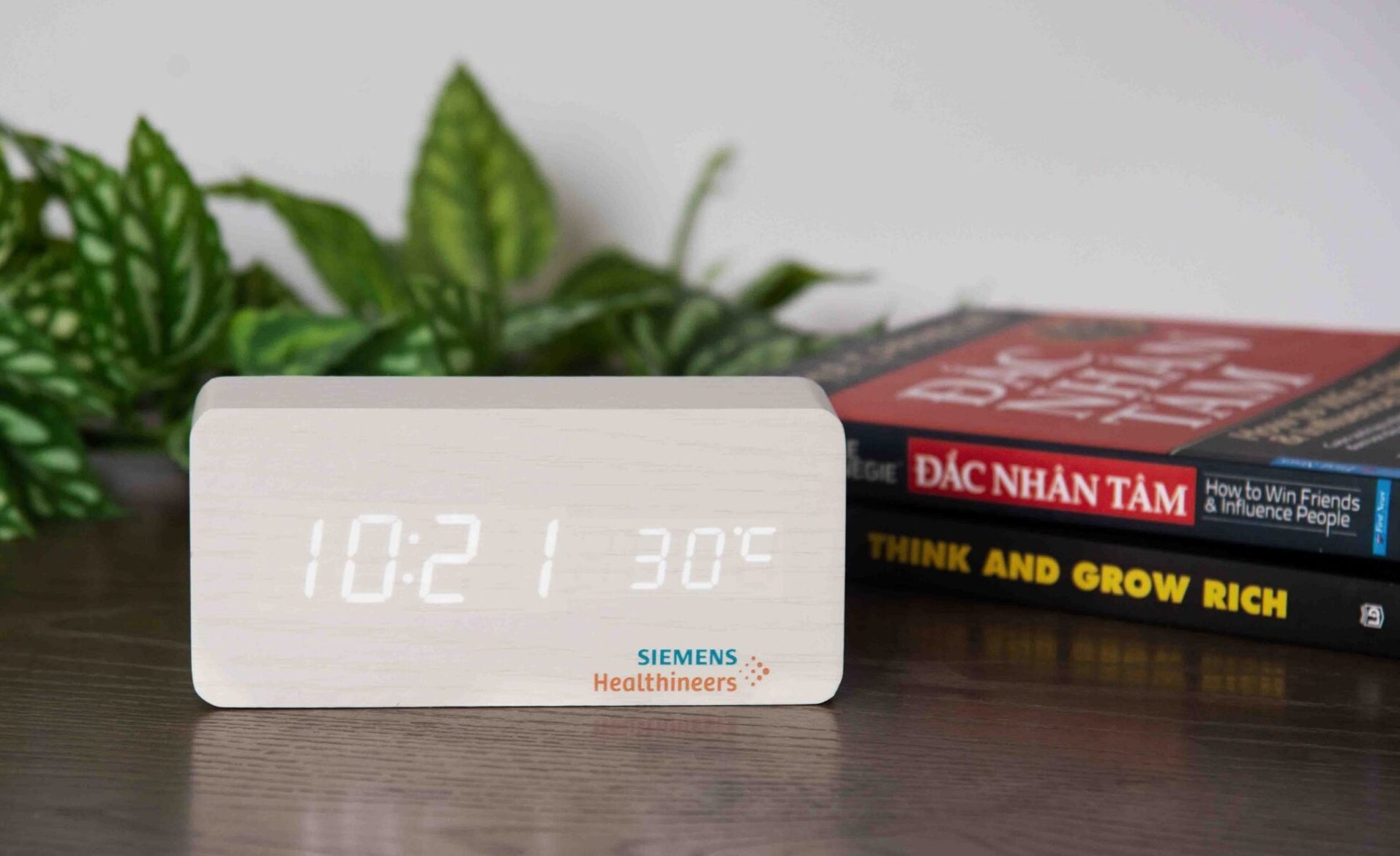 dong-ho-do-nhiet-do đồng hồ led để bàn