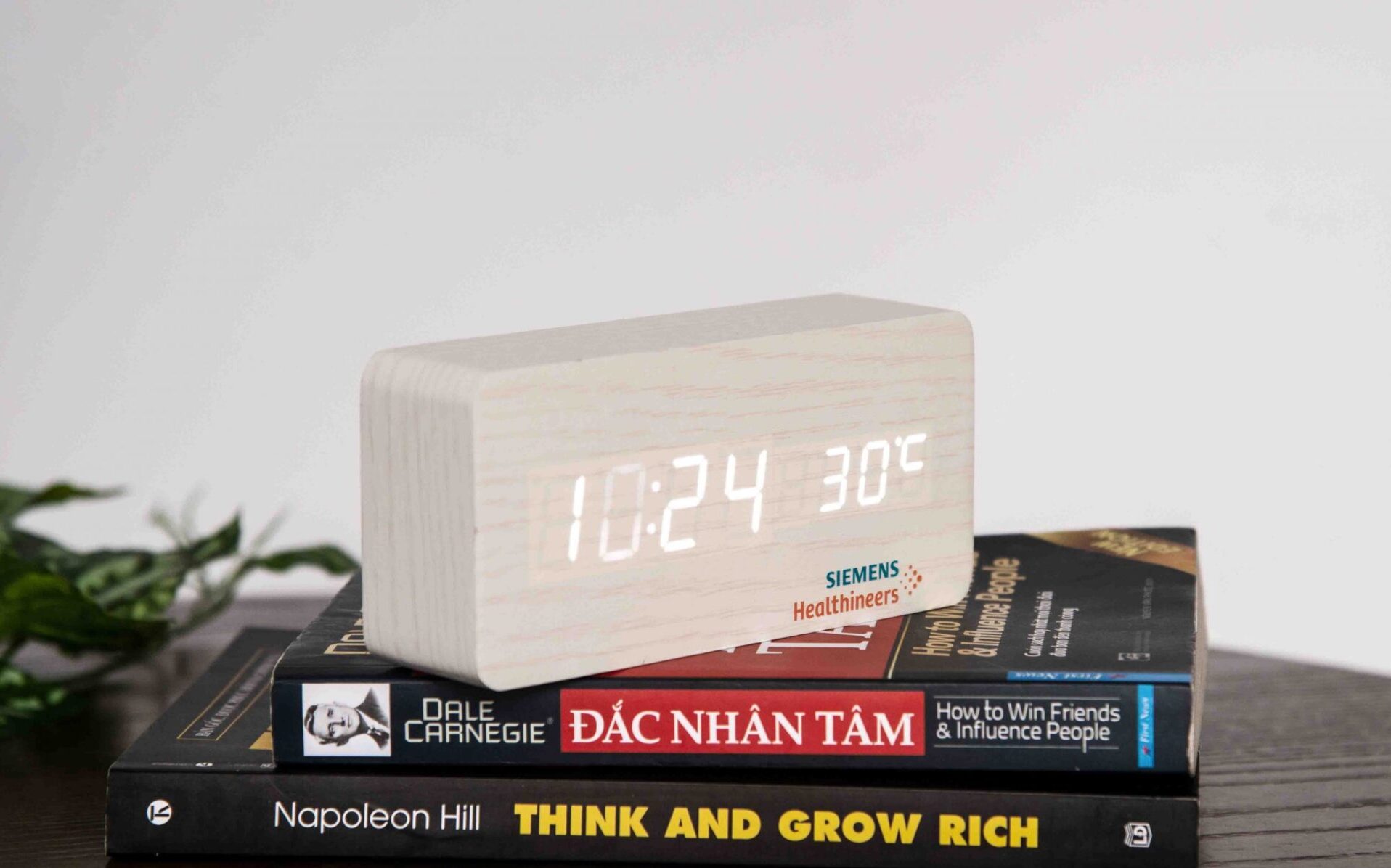 dong-ho-led-de-ban đồng hồ led để bàn