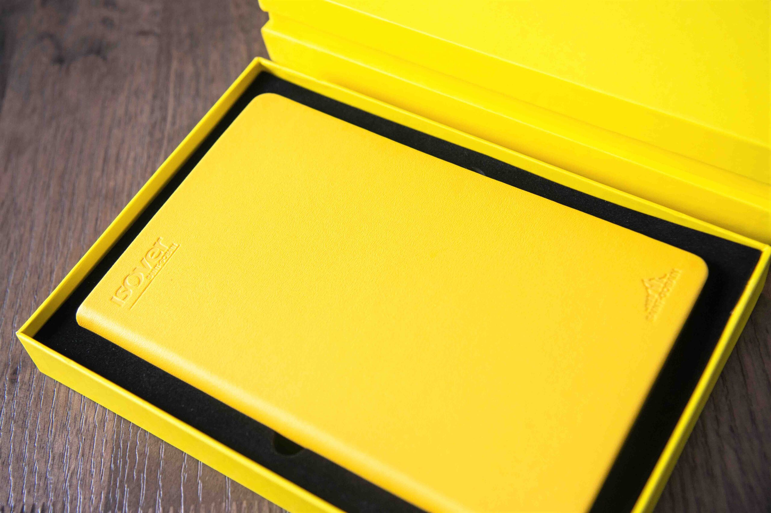 hộp đựng sổ ép kim logo - hộp quà doanh nghiệp