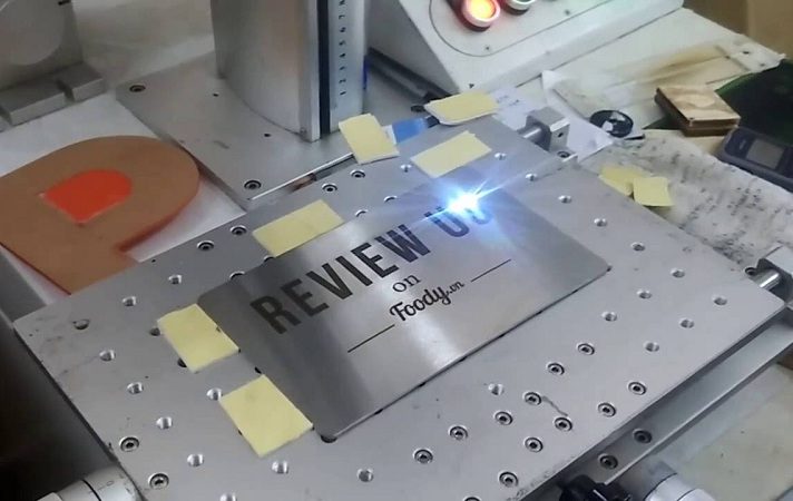 Khắc Laser Quà Tặng – Giải Pháp Hiện Đại Cho Doanh Nghiệp Hiện Đại