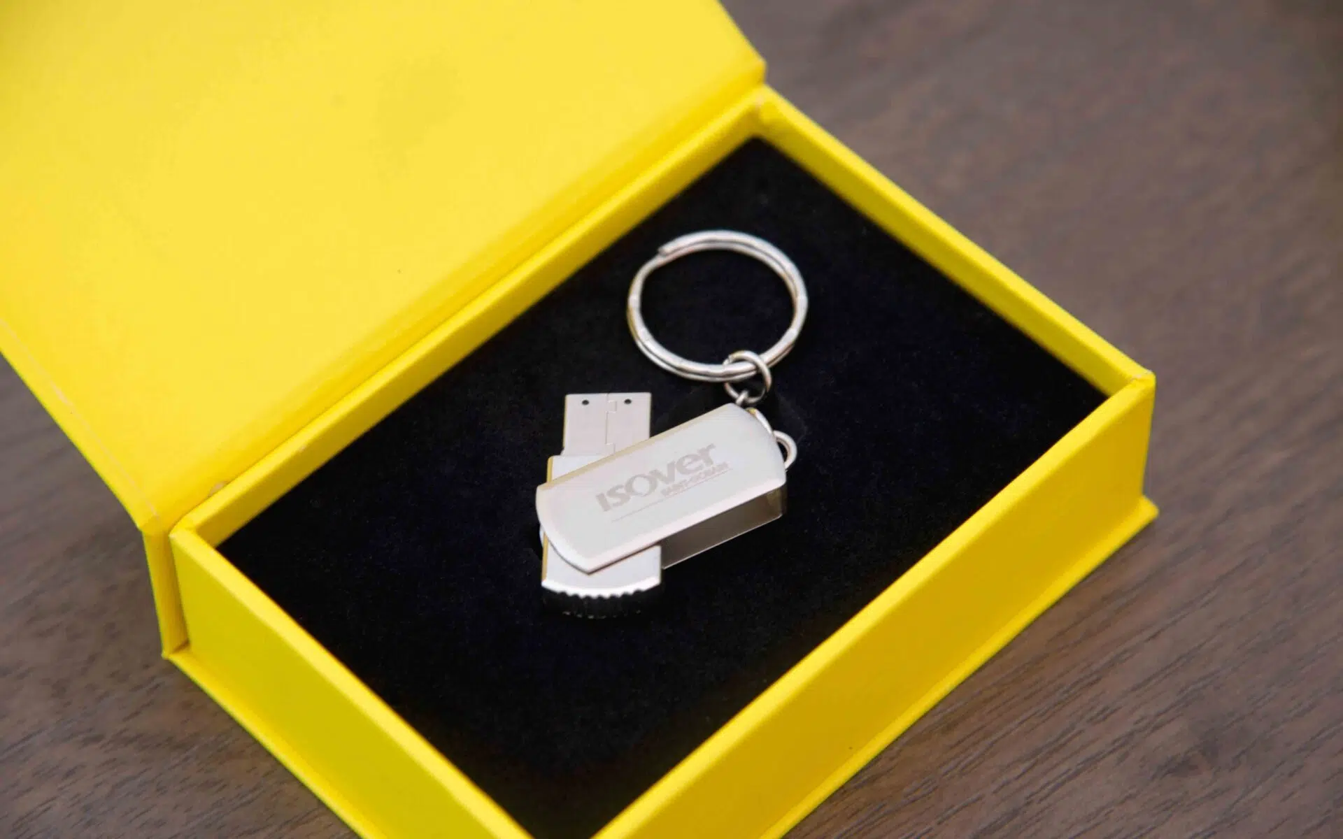 Vận chuyển USB in logo - Quà tặng sự kiện từ Hồ Chí Minh đi các tỉnh thành nhanh chóng, đúng hẹn