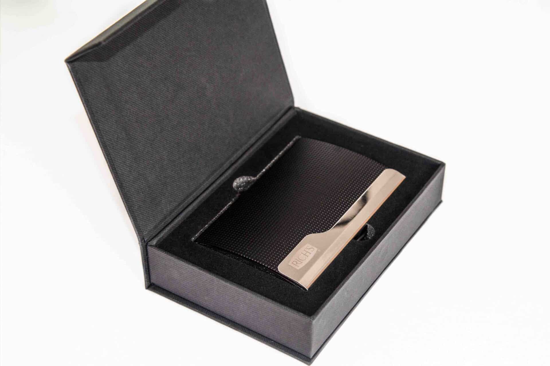 Lợi Ích Khi Sử Dụng Hộp Đựng Danh Thiếp Làm Quà Tặng Doanh Nghiệp Lợi ích khi sử dụng quà tặng hộp đựng namecard NC04 khắc logo - hộp đựng danh thiếp