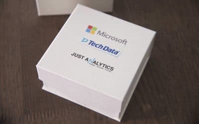 Hộp giấy mỹ thuật in UV logo thương hiệu