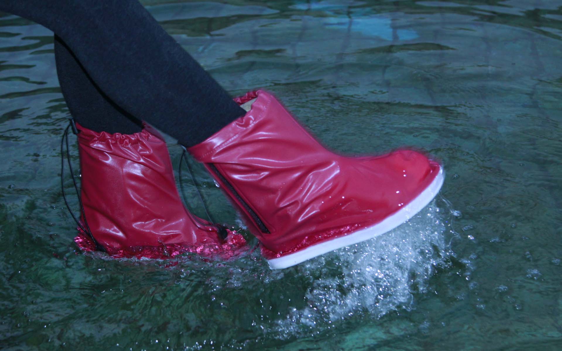 Ủng bảo vệ chân giày đi mưa