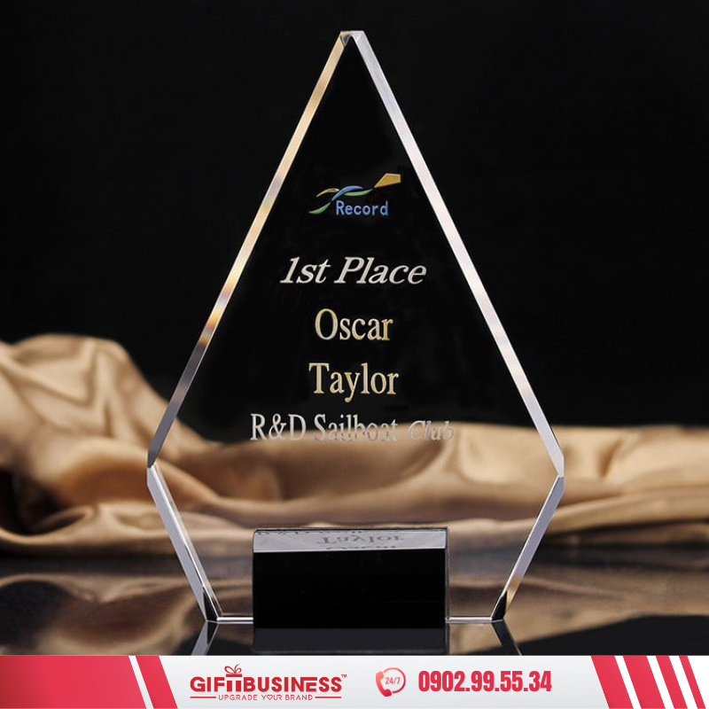 cúp kỷ niệm chương