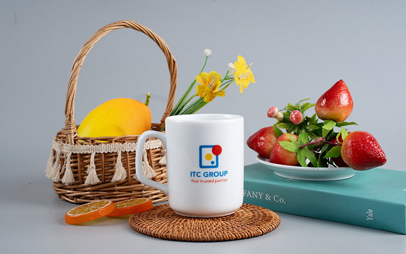 in logo ly sứ - quà tặng doanh nghiệp cuối năm
