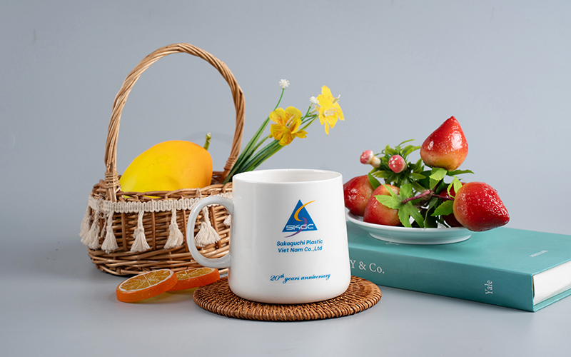 Vì sao doanh nghiệp lớn ưu tiên in ly sứ làm quà tặng?
