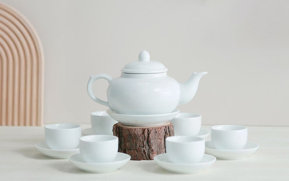 Quà tặng bộ ấm chén trà in logo – Bí quyết giúp doanh nghiệp xây dựng dấu ấn vững bền