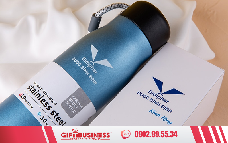 khắc lên bình giữ nhiệt