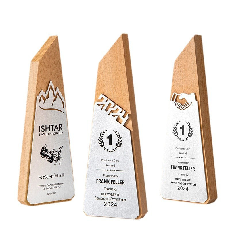 cúp vinh danh nhân viên