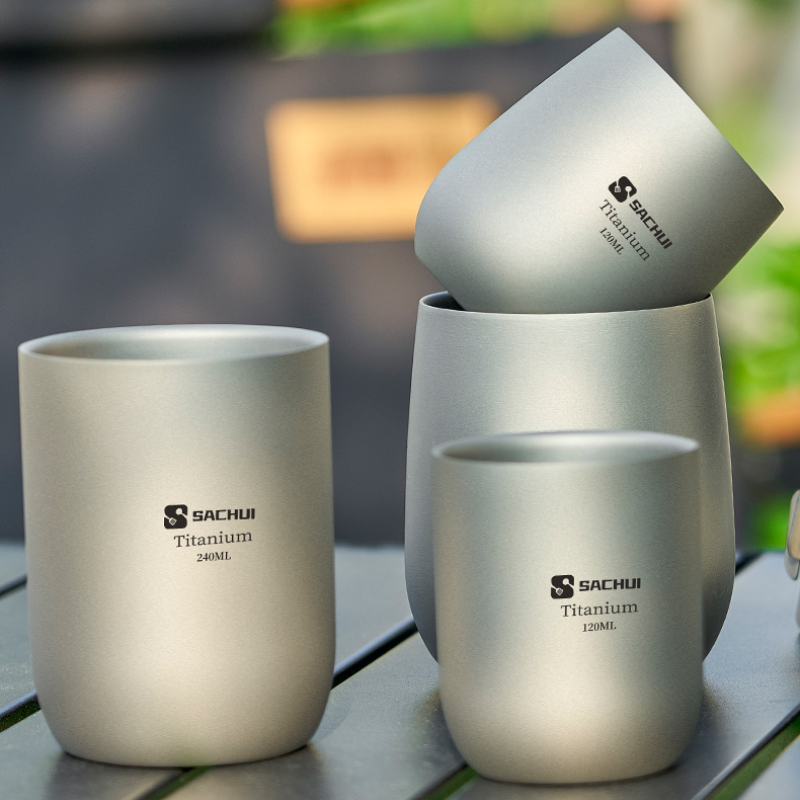 in logo cốc cà phê titan