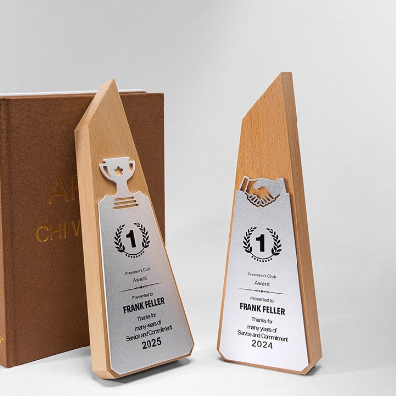 khắc kỷ niệm chương vinh danh nhân viên