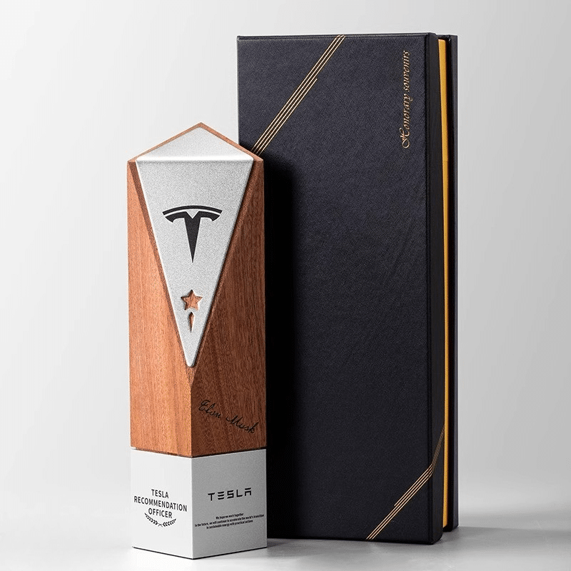 kỷ niệm chương gỗ tự nhiên - món quà tri ân ý nghĩa