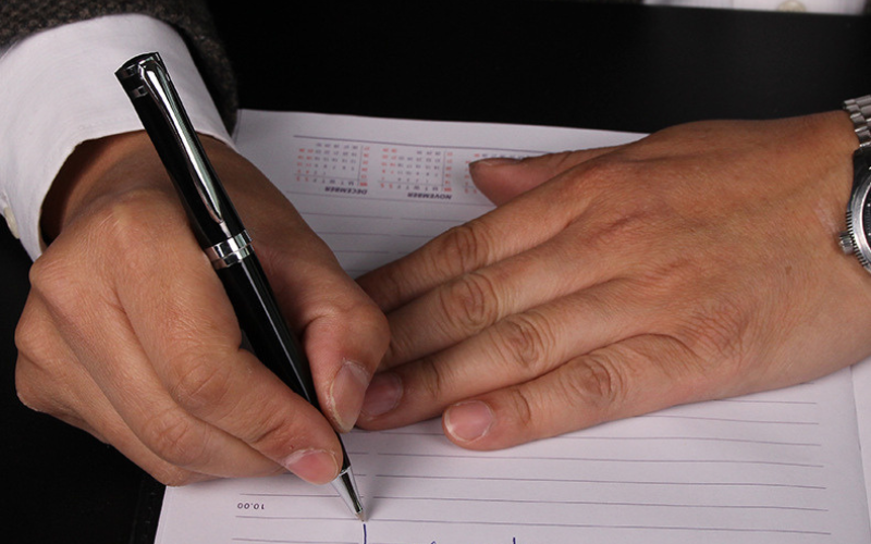 bút ký phong cách tối giản