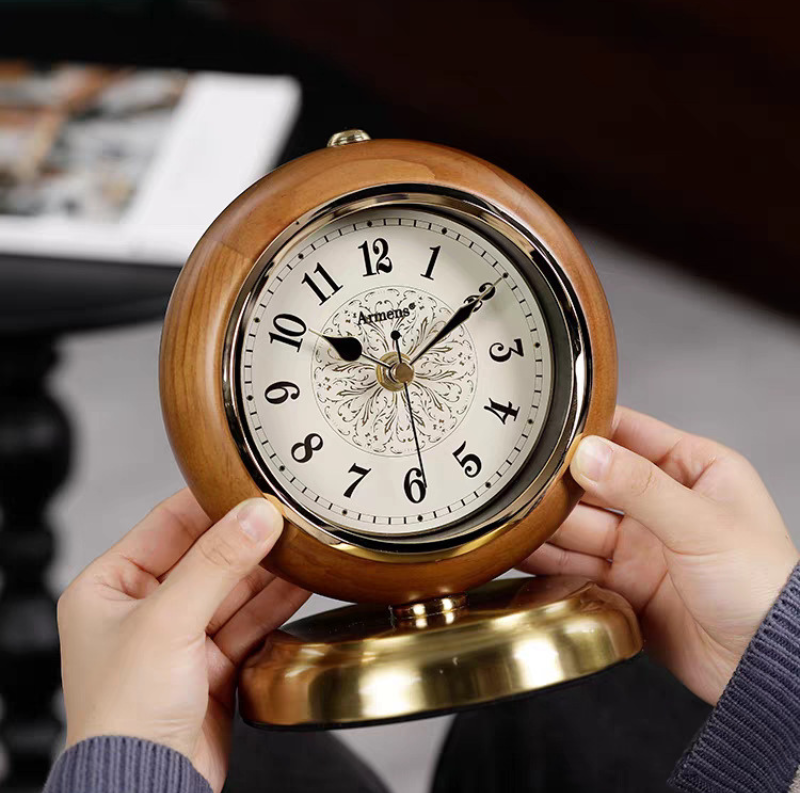 đồng hồ tròn cổ điển