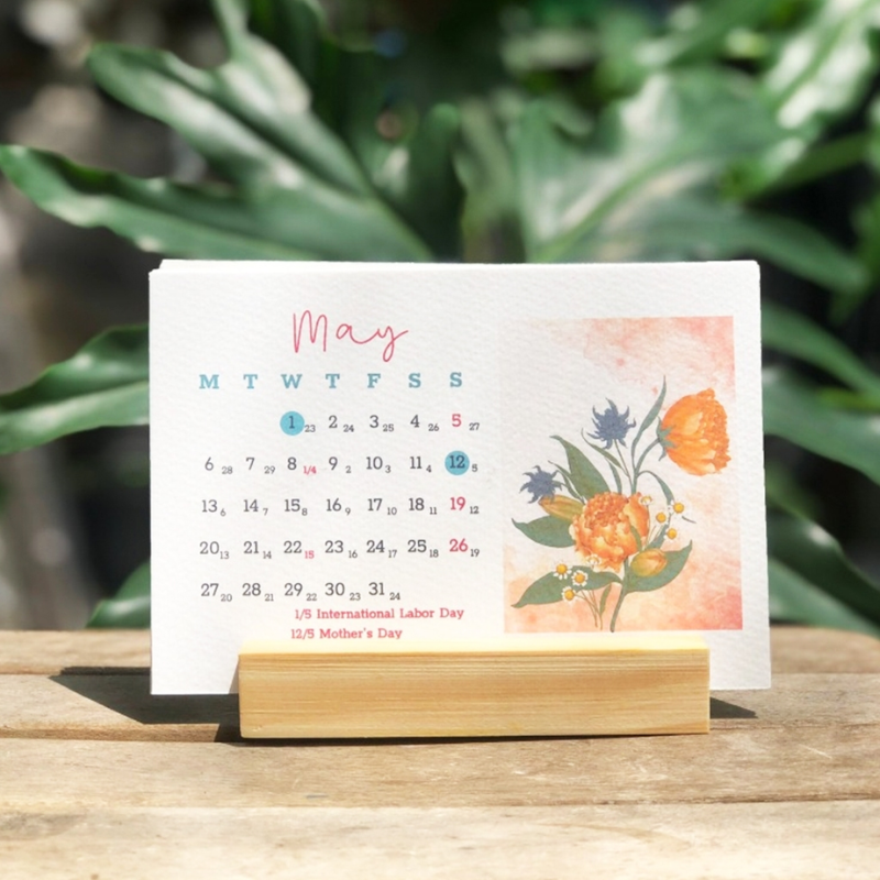 lịch để bàn đế gỗ