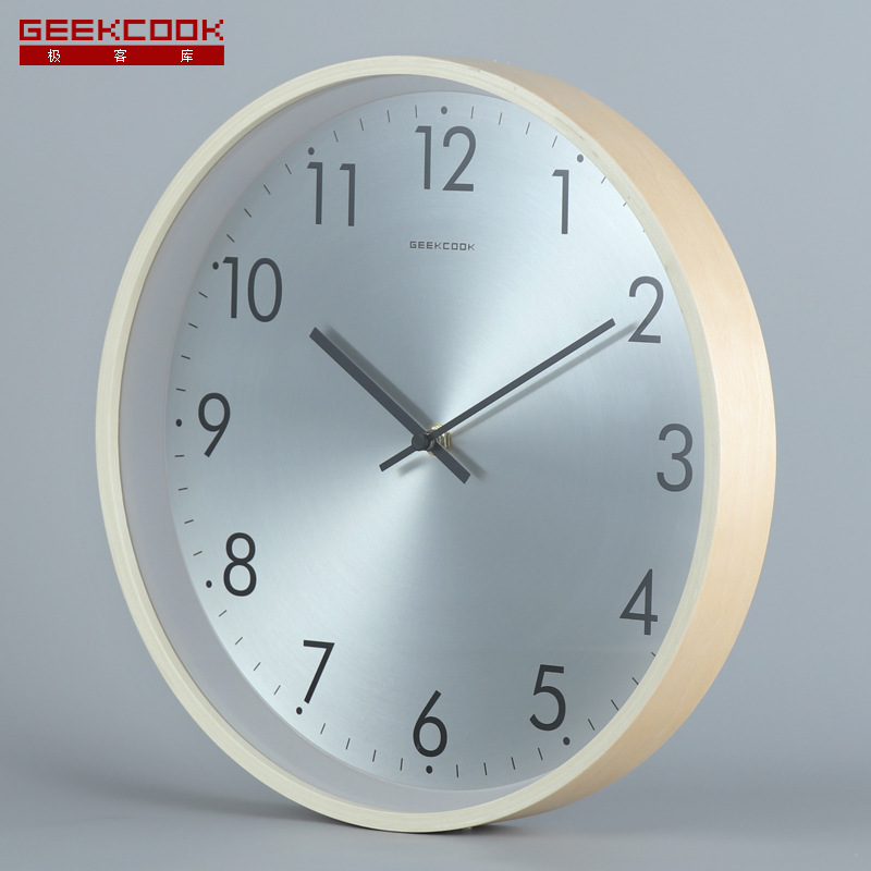 đồng hồ treo tường kim trôi