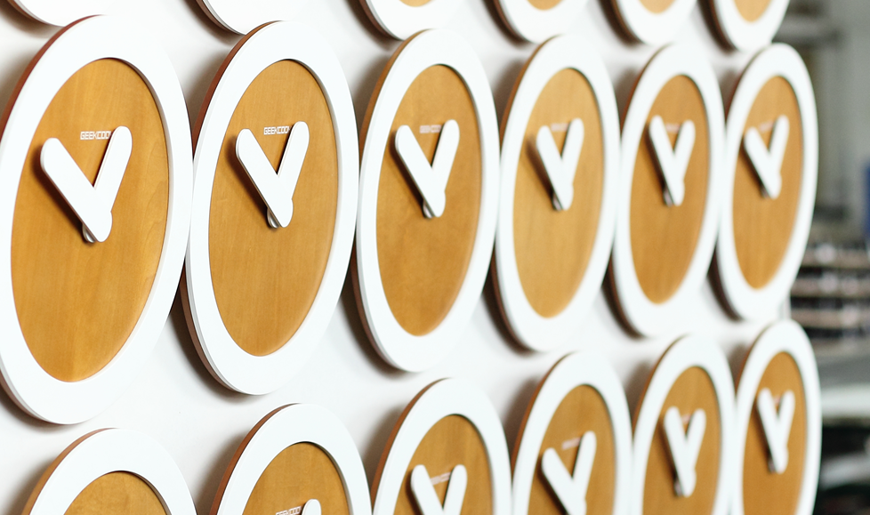 đồng hồ treo tường bằng gỗ cao cấp