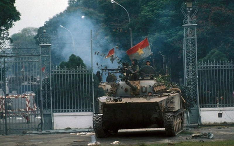 Dinh Độc lập 30/04/975