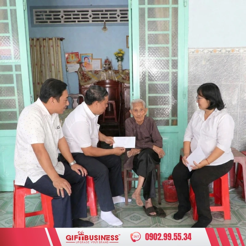 quà tặng người có công với cách mạng